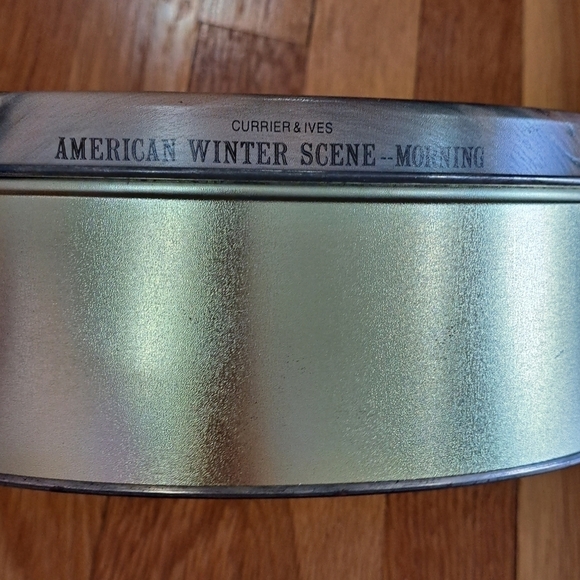 Vintage Deluxe Fruit Cake Metal Tin Collin Street Bakery Winter Sledding 10.5" - Picture 8 of 12